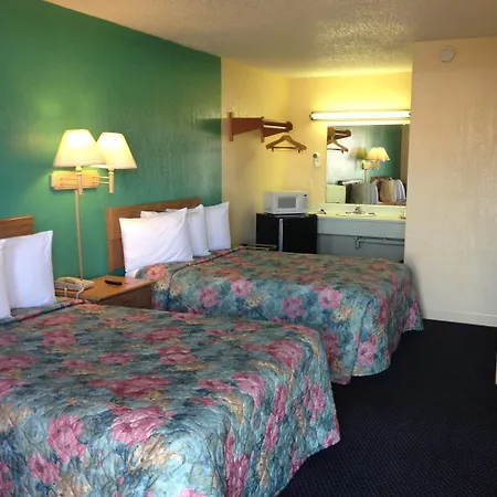 Super 7 Inn-Siloam Springs-2