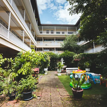 Feung Nakorn Balcony Rooms And Cafe-2