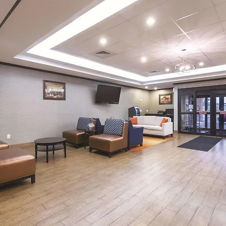 La Quinta Inn & Suites Casino And Bar By Wyndham Glendive-3