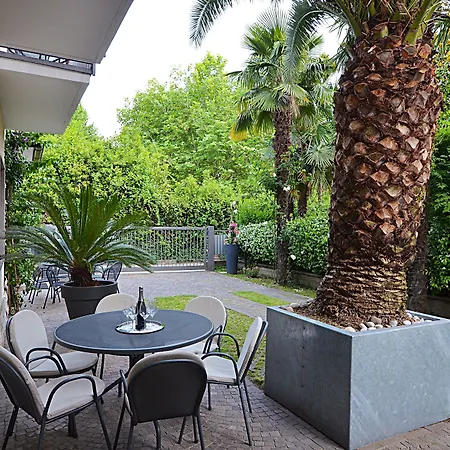 Villa Phoenix - Lake Apartments-3