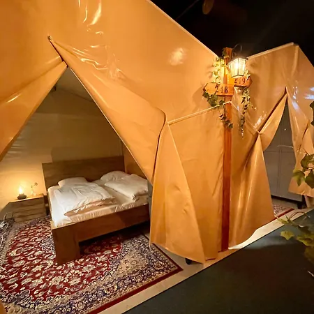 Urban Camper Hostel & Bar-2