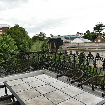 Victoria Colonnade Aparthotel-3
