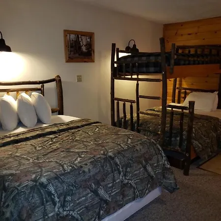 Pine Knoll Hotel Lakeside Lodge & Cabin-3