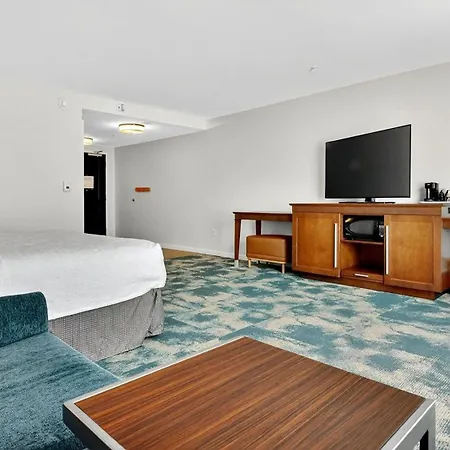 Hampton Inn & Suites Chippewa Falls-3