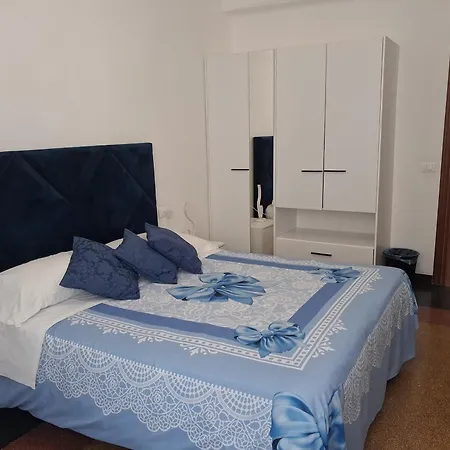 La Lanterna Di Angelo Rent Rooms And Apartments Free Parking On The Street Front-2