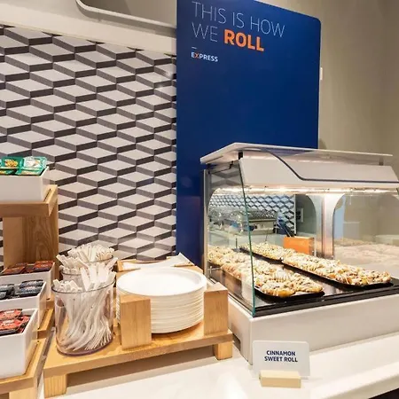 Holiday Inn Express Hotel & Suites Cleveland - Ms By Ihg-2
