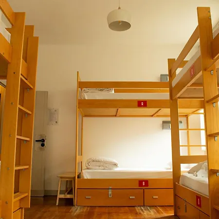 Inn Possible Lisbon Hostel-3