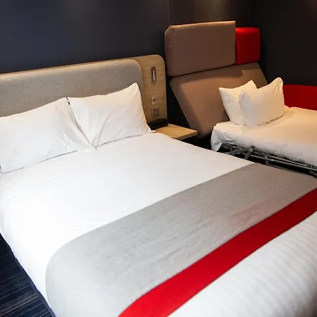 Holiday Inn Express Royal Docks By Ihg-3