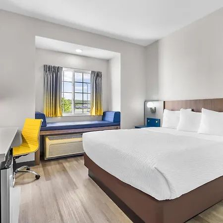 Microtel Inn & Suites By Wyndham Prairie Du Chien-2