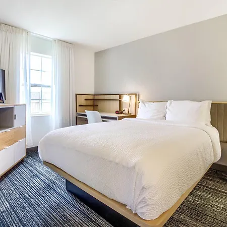 Mainstay Suites-3