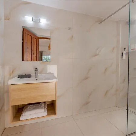 C'est La Vie Rooms&Suites-3