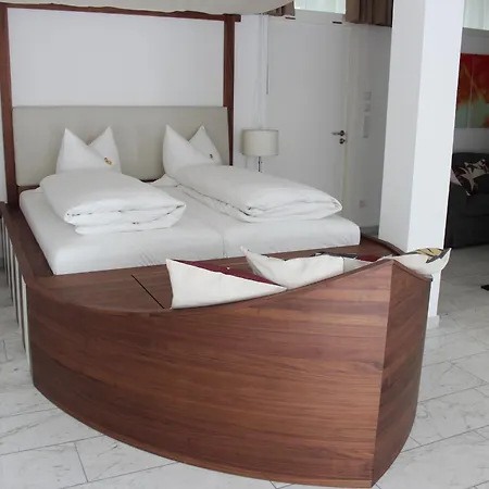Hotel Schmales Haus-3