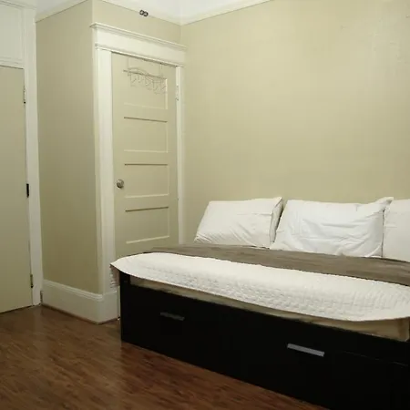 Yale Hotel-3