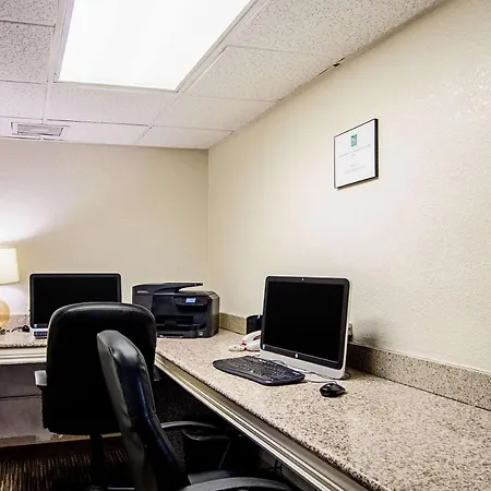 Quality Inn & Suites Denver Stapleton-2