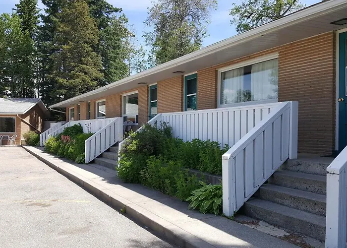 Pines Motel