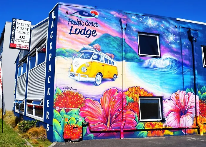 Pacific Coast Lodge And Backpackers