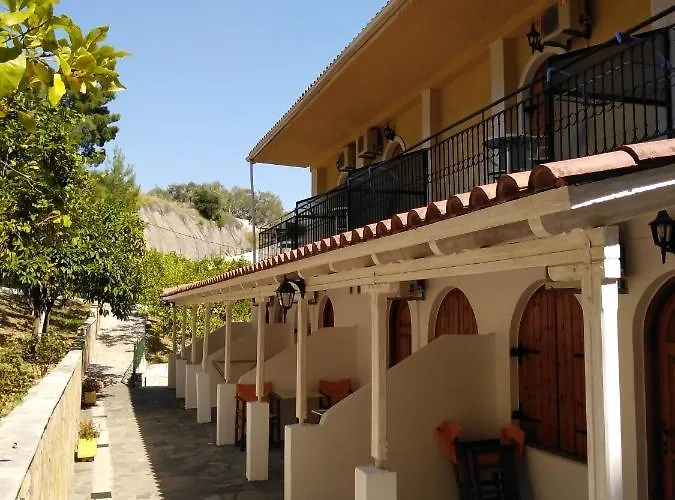 Ηotel Della