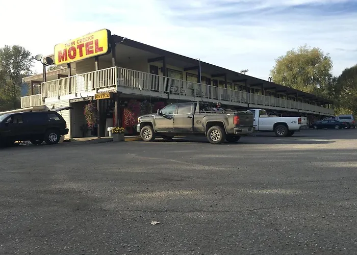 Twin Creeks Motel