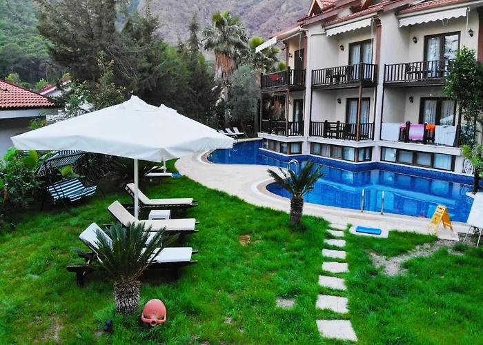 Alya Hotel Goecek