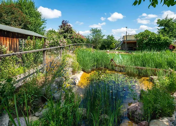 Landhotel Gut Wildberg mit Badeteich und großem Garten