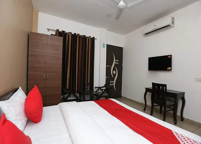 Oyo Mahak Residency