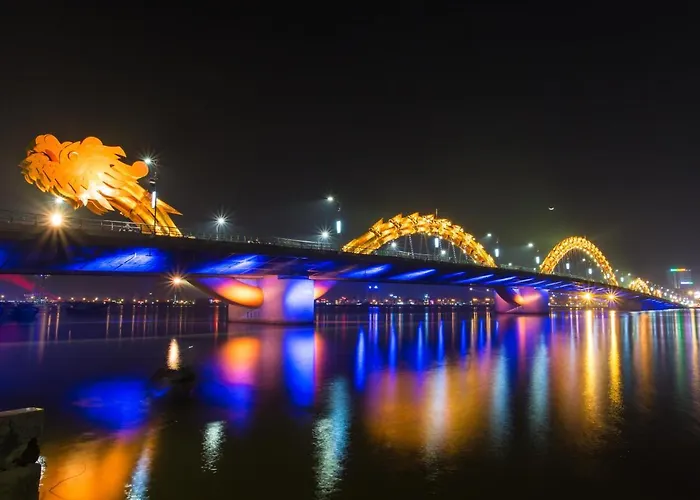 Dragon View Riverfront Hotel