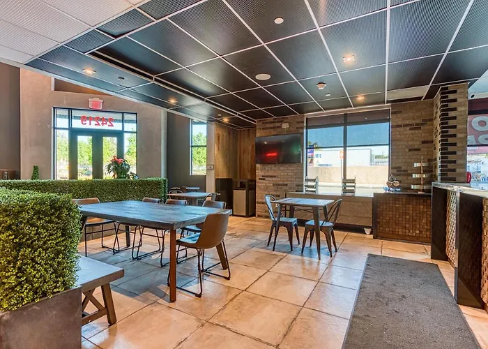 Hotel Lexen Newhall & Santa Clarita - Near Six Flags Magic Mountain