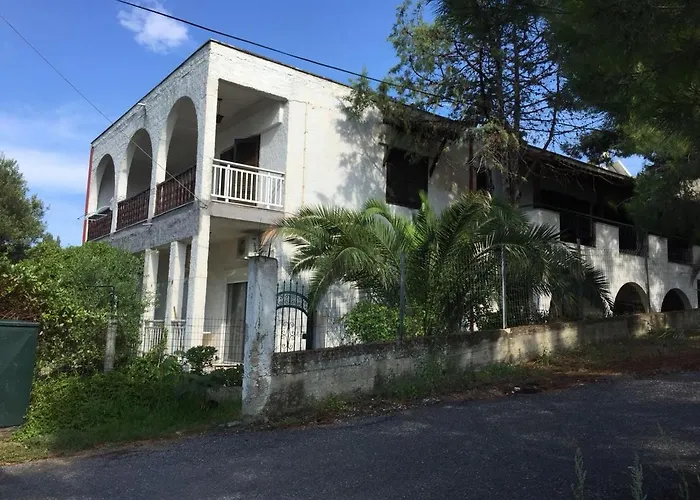 Velikis Apartments