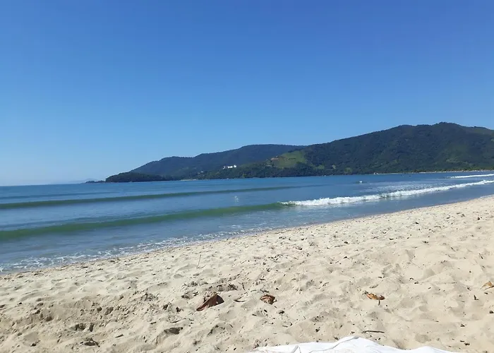 Casas em Condomínio próximo da praia com 2 dormitórios, churrasqueira e 3 vagas de garagem