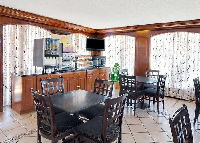 Days Inn By Wyndham Elk Grove Village O'Hare Airport West
