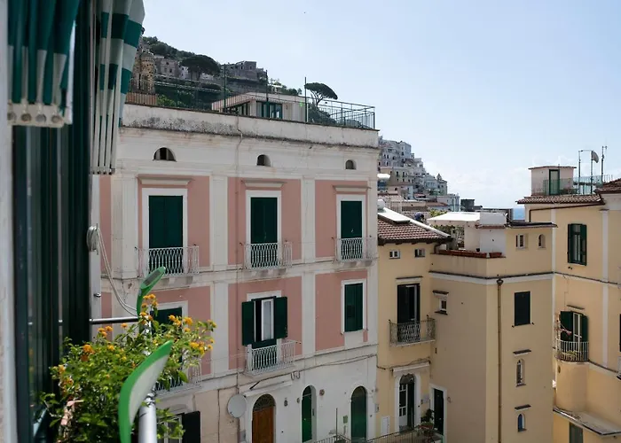Amalfi Old Square Room & Apartments , 73 Steps From The Street