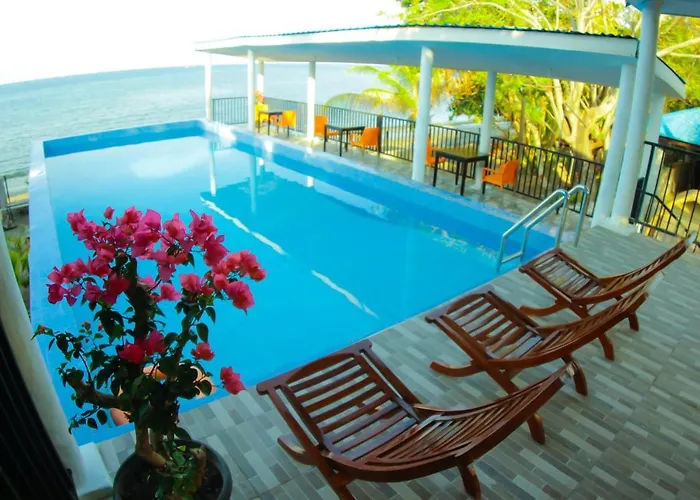 Fx72 Beach Resort Maumere