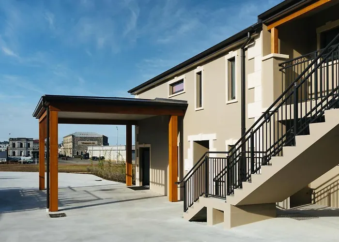 Mariner Suites