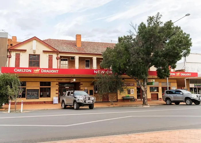 New Crown Hotel Motel