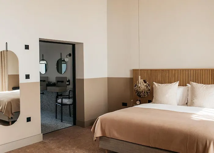 Port Hotel