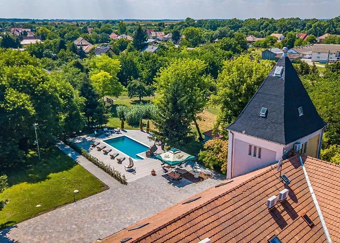 Herczeg Udvarhaz Poroszlo