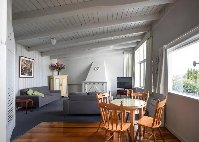 Battery Point Manor