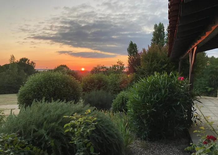 RARE EXCLUSIVITE La Villa Fongrivoise Grande Piscine avec terrasse 5 chambres et salle de bain WC privatifs Patio Cheminée sans Vis à Vis