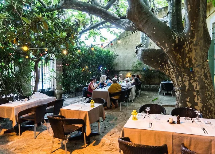 Logis Hotel De Provence