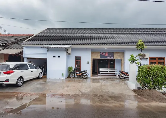 The Lima Guest House Syariah Mitra Reddoorz