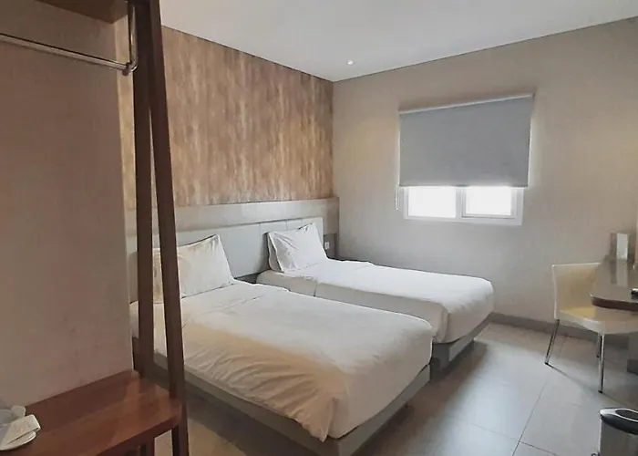 Lynn Hotel Serang