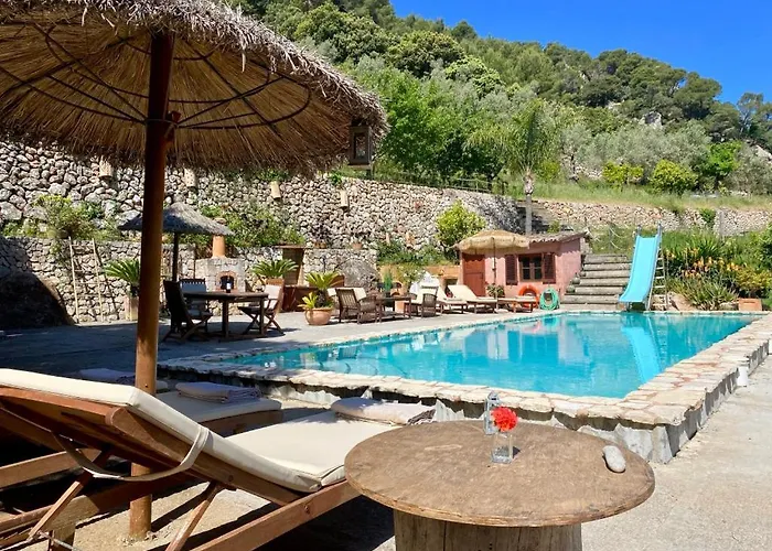 Fabulous Rustic Villa Set On Mountain With Unique Views