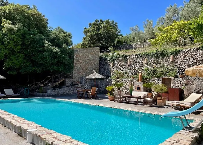 Fabulous Rustic Villa Set On Mountain With Unique Views