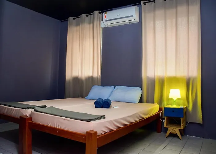 Reef Hostel&Pousada