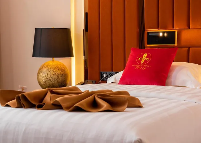 Hôtel Fleur de Lys Point E