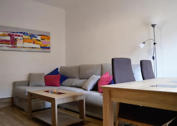 Apartamentos Turísticos - Hostal Los Alisos