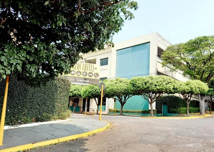 Falcon Hotel