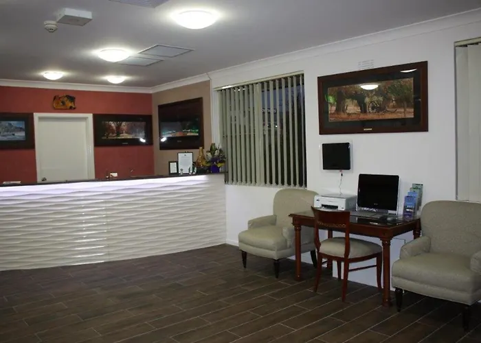 Country Plaza Motel
