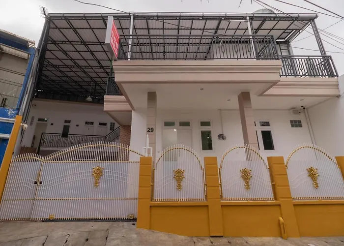 Reddoorz Syariah Near Summarecon Mall Bekasi