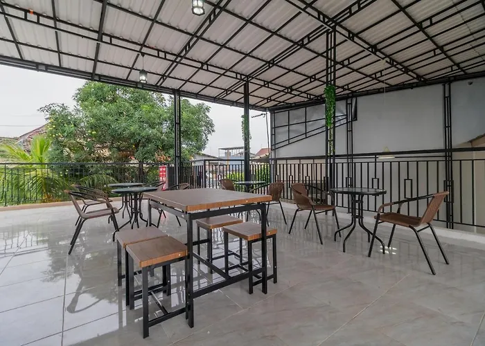 Reddoorz Syariah Near Summarecon Mall Bekasi